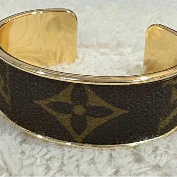 Louis Vuitton monogram Gold and Brown Cuff Bracelet - Picture 5 of 7